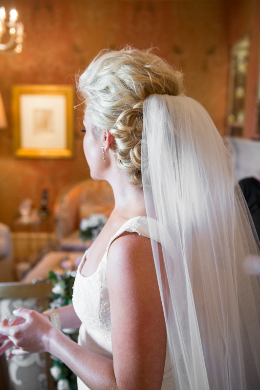 Best Wedding photographer in Odessa Back of Bride